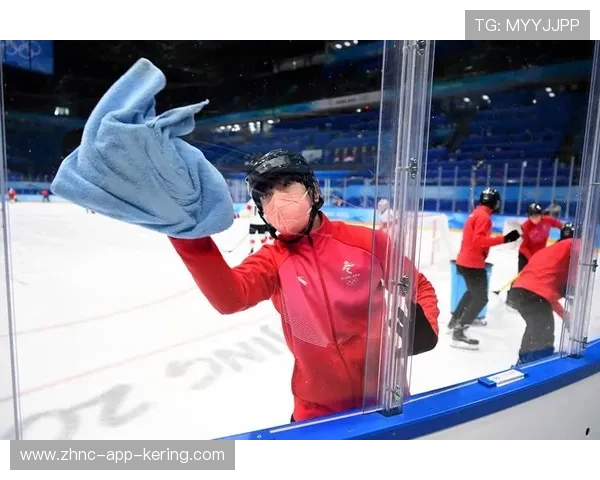 冰球季后赛门将神级扑救，社交媒体封为“冰面守护神”